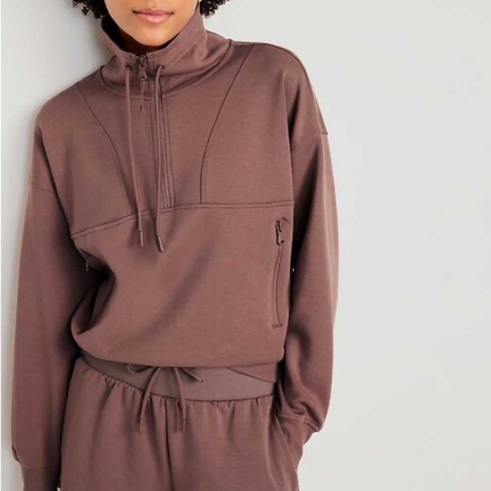 Old Navy Dynamic Fleece Half Zip Sweatshirt in Warm Taupe